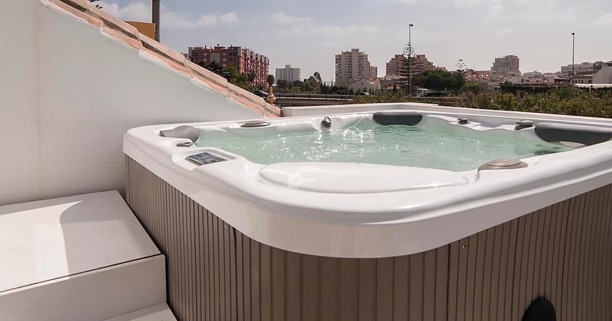 Instala un jacuzzi en la terraza y los vecinos lo denuncian: