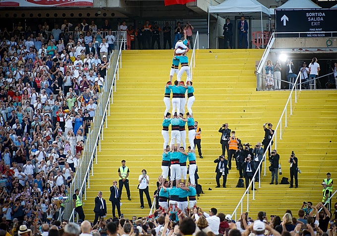 Los Castellers de Vilafranca, en el Estadio Olímpico, en la vigilia del Papa.