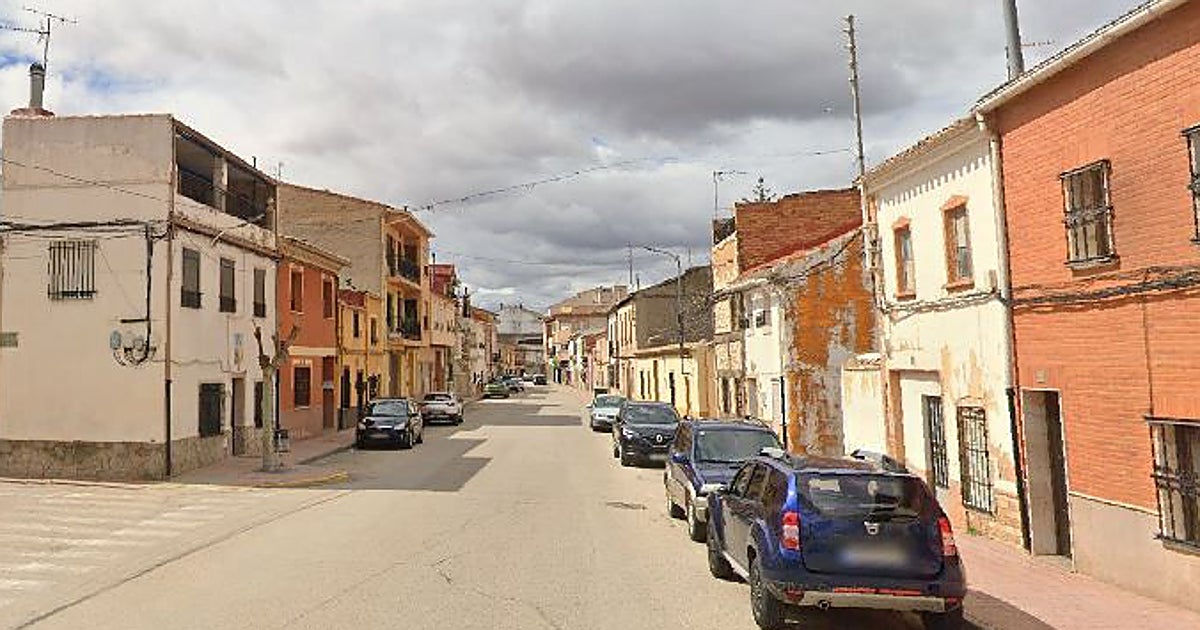 Un hombre fallece al caerle encima la persiana metálica de un bar en Motilla del Palancar (Cuenca)