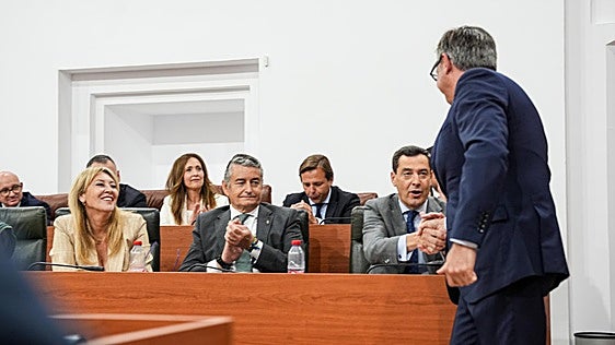 Andalucía ya ha vivido cuatro gobiernos de coalición y varias investiduras fallidas