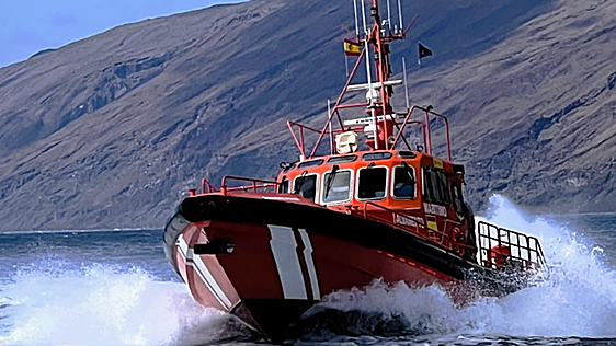 Rescatadas 153 personas de dos pateras en aguas de Lanzarote