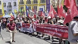 Centenares de personas protestan en Lisboa contra el proyecto de reforma laboral propuesto por el Gobierno