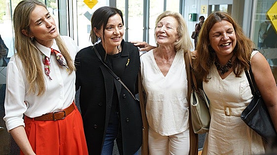 Nevenka Fernández reaparece ovacionada en Ponferrada un cuarto de siglo después