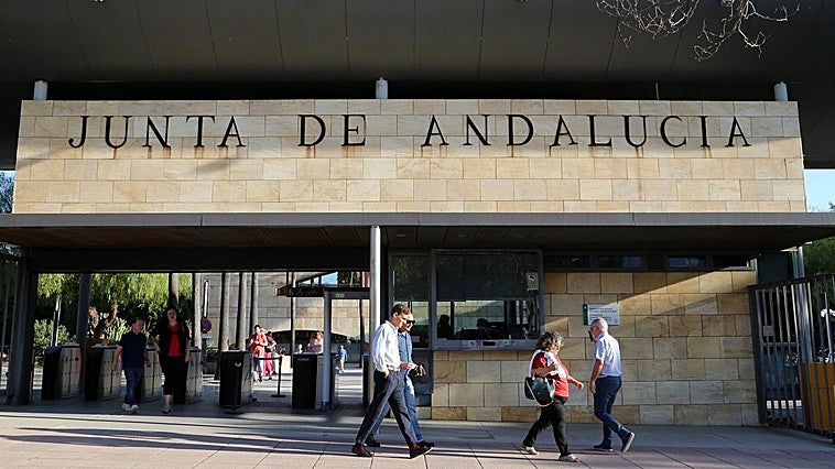 Fachada de Torretriana, una de las sedes de la Junta