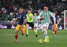 El Córdoba CF cierra los laterales para la próxima temporada mezclando juventud con experiencia en la categoría
