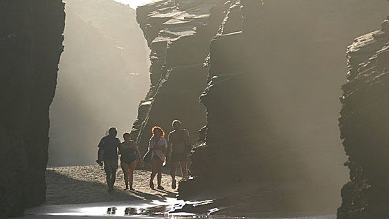 Lo que debes saber para visitar la Playa de las Catedrales este verano: entrada gratuita, mareas y aparcamiento