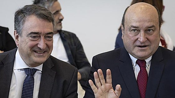 El PNV no desmiente y justifica la relación de su antigua dirección con miembros de las 'cloacas' del PSOE