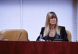 Begoña Gómez tendrá que entregar su pasaporte al margen de una posible sanción a Peinado