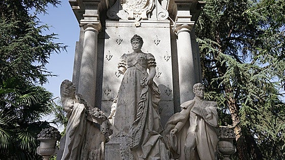 Detenido un joven sintecho por vandalizar la estatua de 'La Chata' y robar un busto en Pintor Rosales