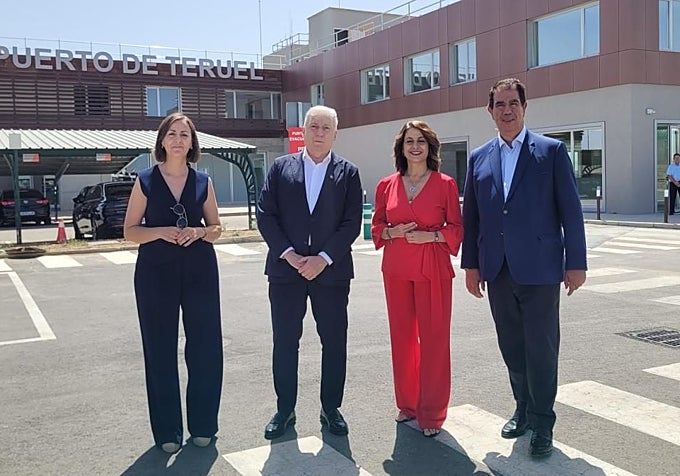 La terminal fue inaugurada por el consultor Octavio López, la alcaldesa Emma Bui, el director Alejandro Ibrahim y Rosa María Sánchez, representante del gobierno aragonés en la región de Teruel.