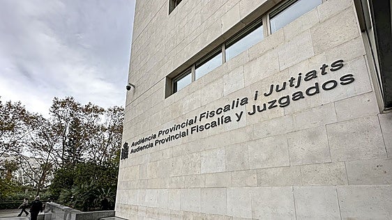Violan a una mujer con la ayuda de su novio menor para saldar una deuda por cocaína