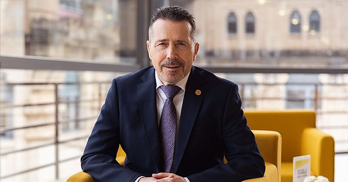 Defensa concede la Cruz del Mérito Militar con Distintivo Blanco al rector de la UPV