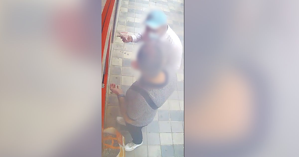 Detenido por robar a ancianos con el método del  cajero averiado  en Valencia