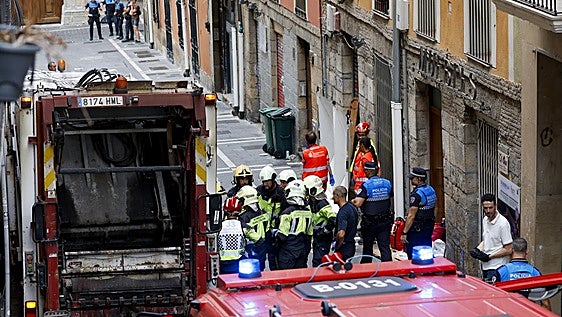 Un muerto y varios heridos al perder el control un camión de la basura en Pamplona