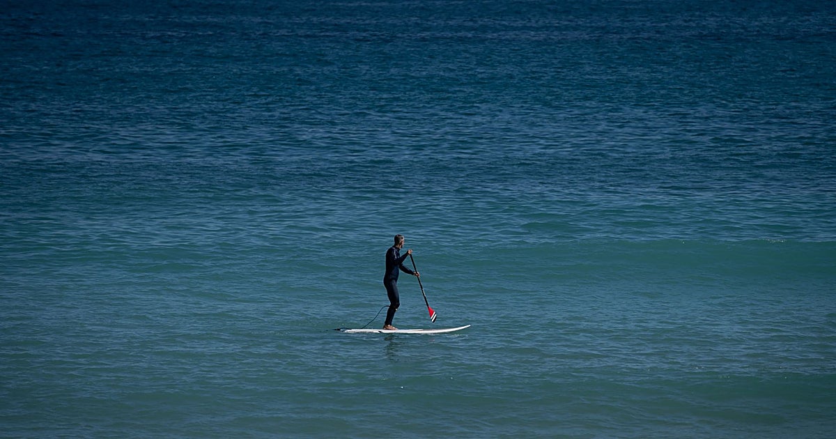 Rescatado un menor que quedó a la deriva sobre una tabla de paddle surf en la playa de Barraña (Boiro)