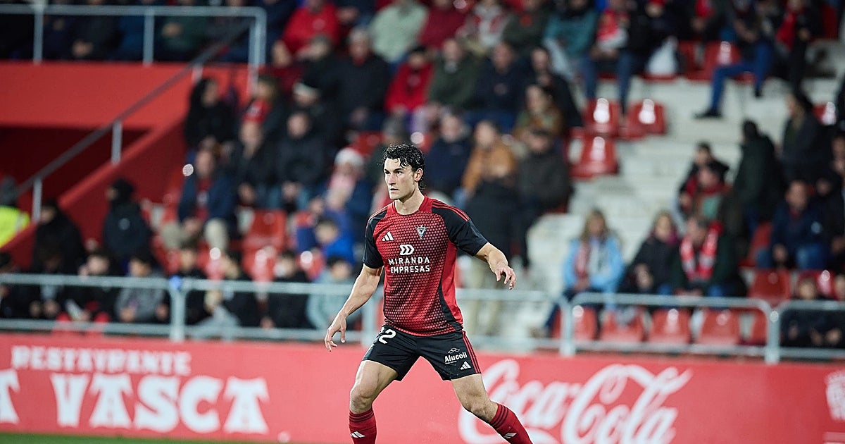 El central Juan Gutiérrez, séptimo fichaje del Córdoba CF para el curso 26-27