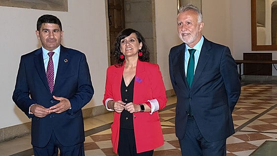 El delegado del Gobierno da el paso para ser el candidato del PSdeG en Santiago