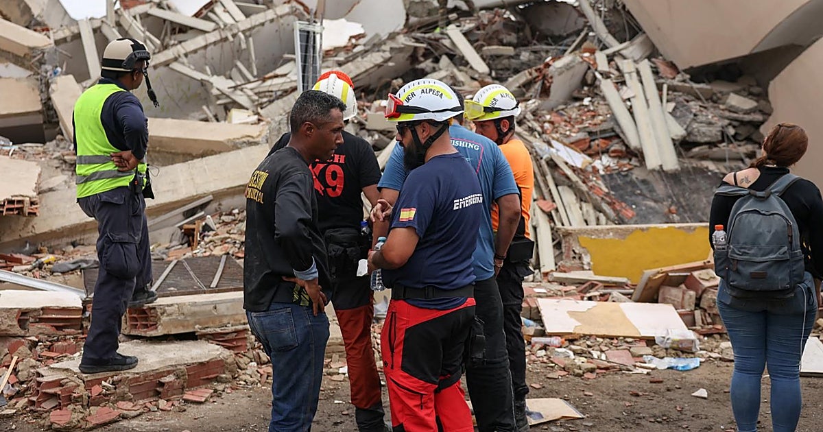 Bomberos gallegos regresan de Venezuela tras participar en los rescates del terremoto