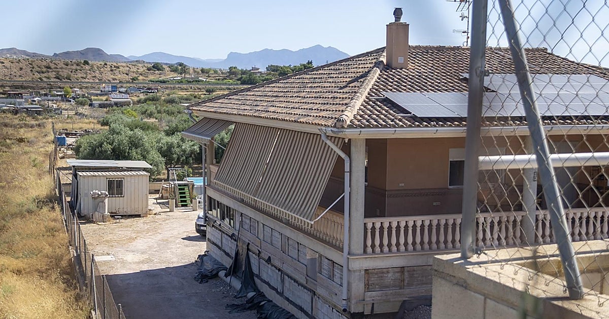 La llamada que avisó del doble crimen de Alicante: «Mi padre ha matado a mi madre»