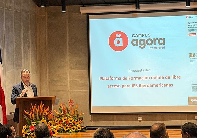 Imagen del rector de la UPV presentando la plataforma