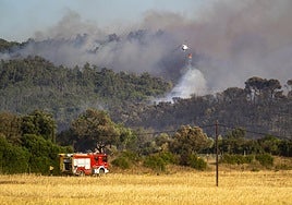 Bomberos y UME evitan el peor escenario en la Costa Brava tras una jornada «crítica»