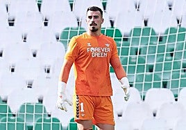 Guilherme Fernandes, cerca de recalar en la portería del Córdoba CF