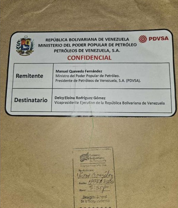 Foto del presunto sobre que contendría información de la financiación irregular del PSOE.
