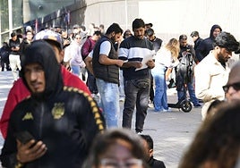 Mafias de la inmigración ofrecían el 'pack completo' para la regularización: viaje a España, documentación y cita