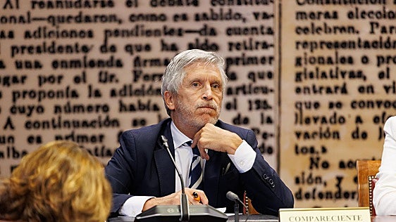 Marlaska pretende incorporar a la Ertzaintza en procedimientos de expulsión de Extranjería, exclusivos de la Policía Nacional