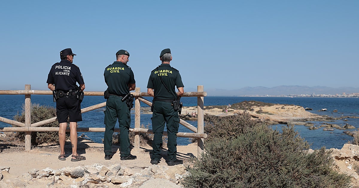 La isla española de 65 habitantes que recibe en verano más de 3.000 turistas al día