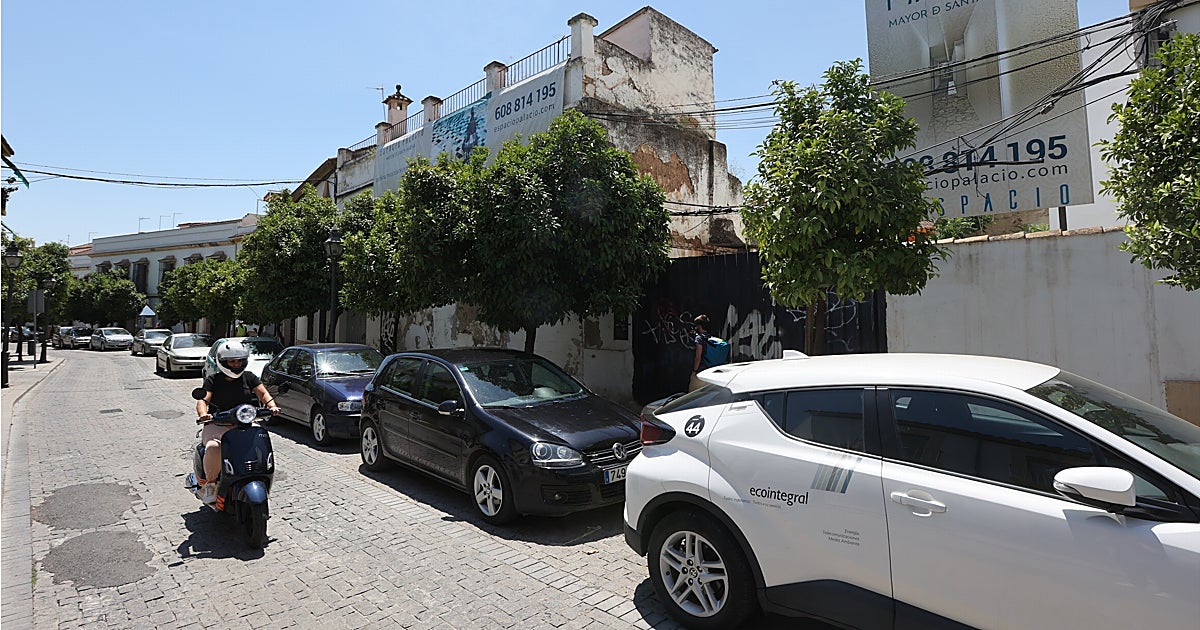 La obra de reforma de la calle Mayor de Santa Marina de Córdoba queda desierta