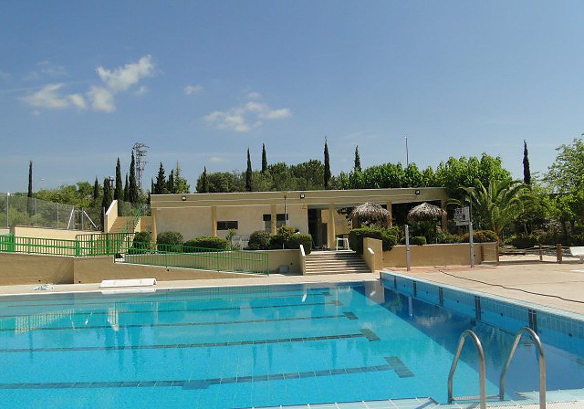 Cuatro personas en estado grave tras una reacción química en una piscina municipal en Tarragona