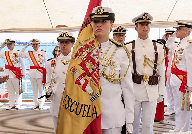 Imagen principal - La Princesa durante su segundo año de formación militar.