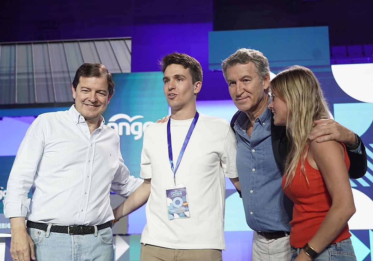 Feijóo llama a los jóvenes a liderar el «cambio» y ser «propietarios de su vida»