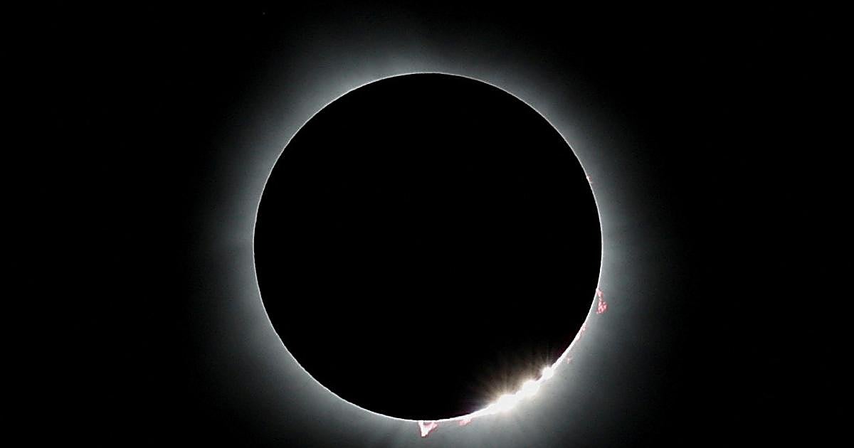 El astrofísico José María Madiedo revela las mejores zonas para ver el eclipse en Andalucía: «Una pequeña parte del sol quedará sin ocultarse»