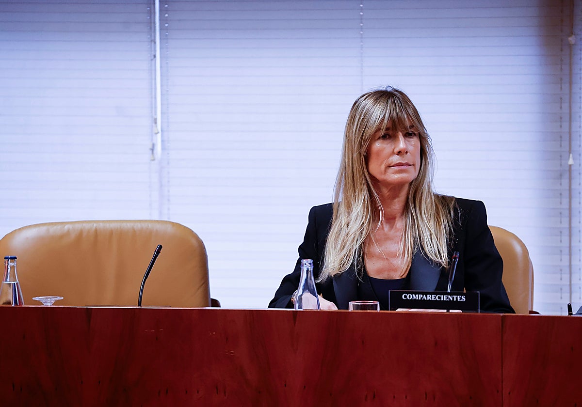 El juez Peinado pide a Begoña Gómez que acredite que utilizó el pasaporte para acudir a la graduación de su hija