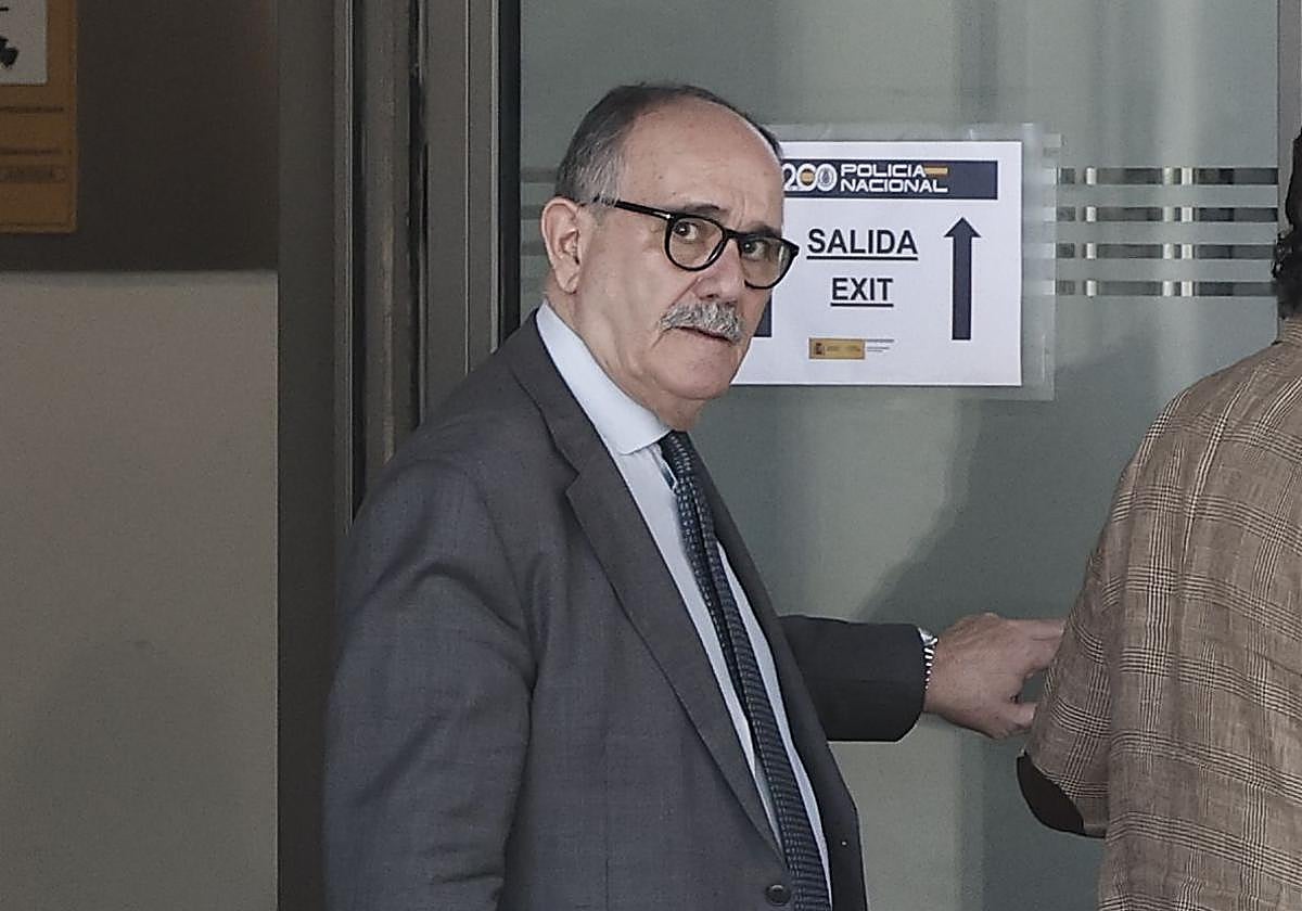 El primer abogado de Ábalos declara que Leire Díez le ofreció pagar la defensa del exministro a través de una sociedad