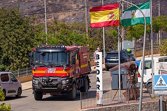 Incendio de Los Gallardos (Almería), en directo: última hora de los desaparecidos, desalojados y evolución del fuego