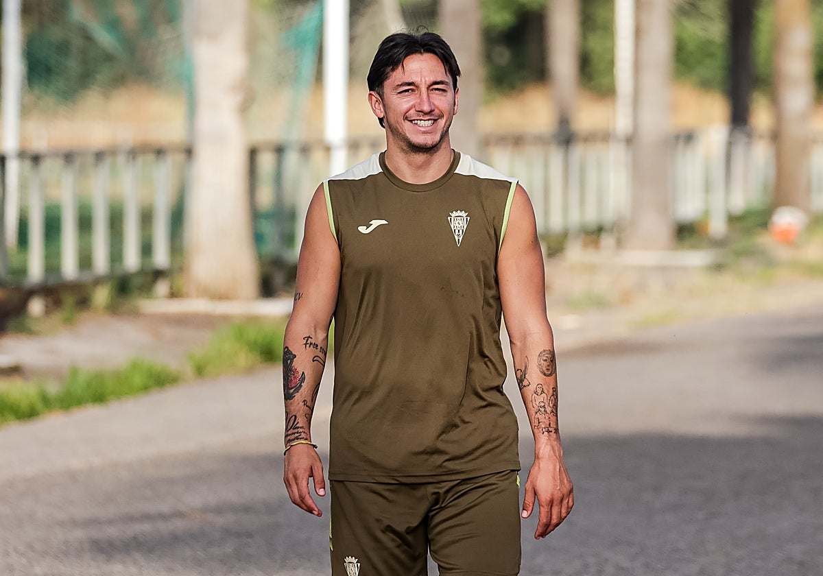 https://s1.abcstatics.com/abc/www/multimedia/espana/2026/07/13/cordobacf-carracedo-entrenamiento-Rk4n0KDvtTwN2aWrXIwh5qM-1200x840@diario_abc.jpg