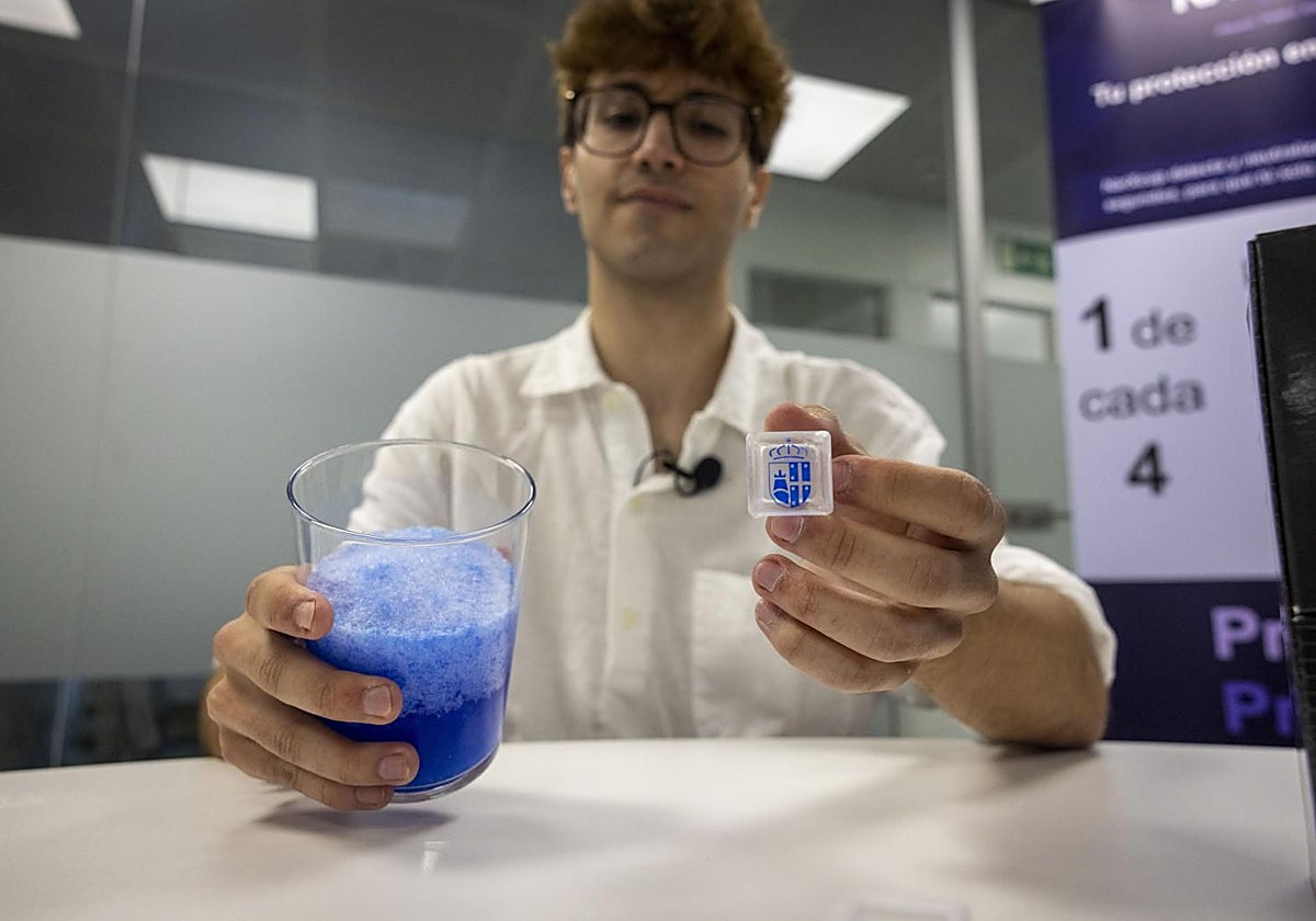 Cubitos de hielo que detectan la droga de sumisión química y que impide que sigas bebiendo