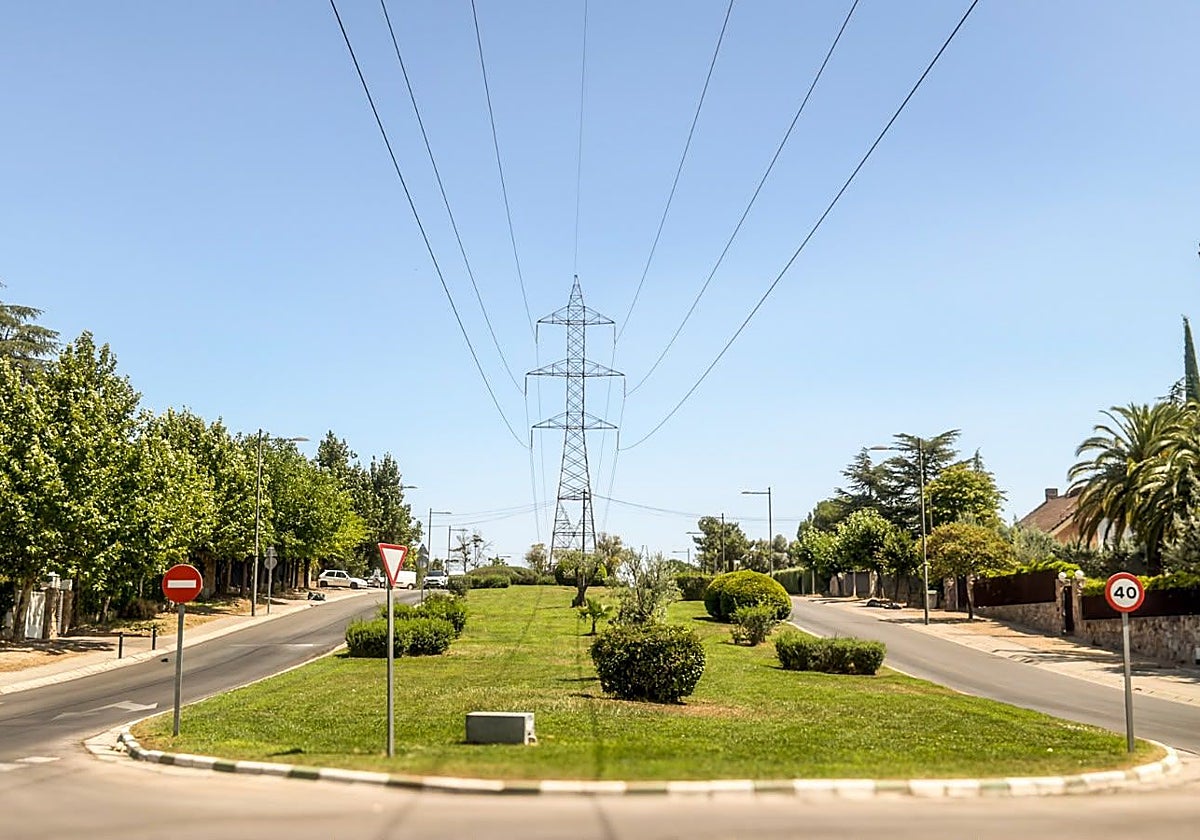 Las urbanizaciones de los famosos de Boadilla se despiden de las líneas de alta tensión