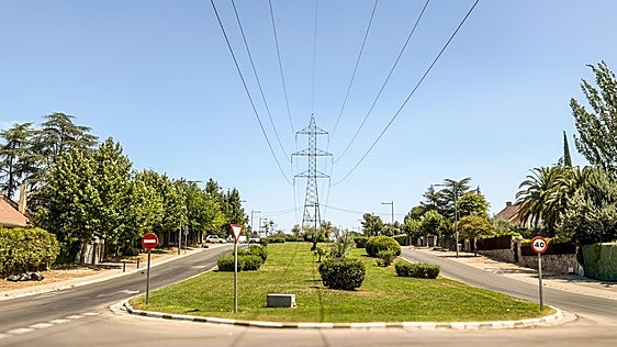Las urbanizaciones de los famosos de Boadilla se despiden de las líneas de alta tensión