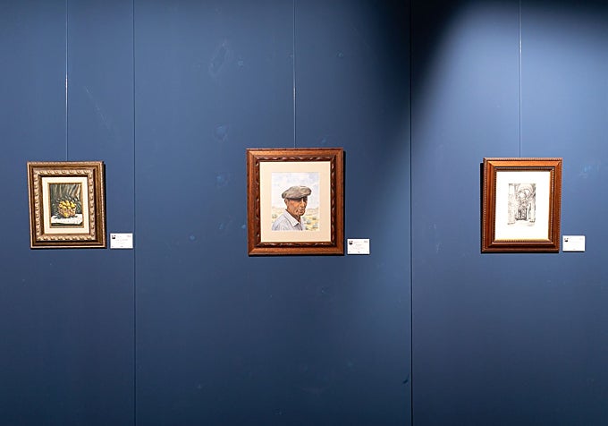 Obras de Francisco Medina. Entre ellas, el retrato de un familiar suyo de campo.