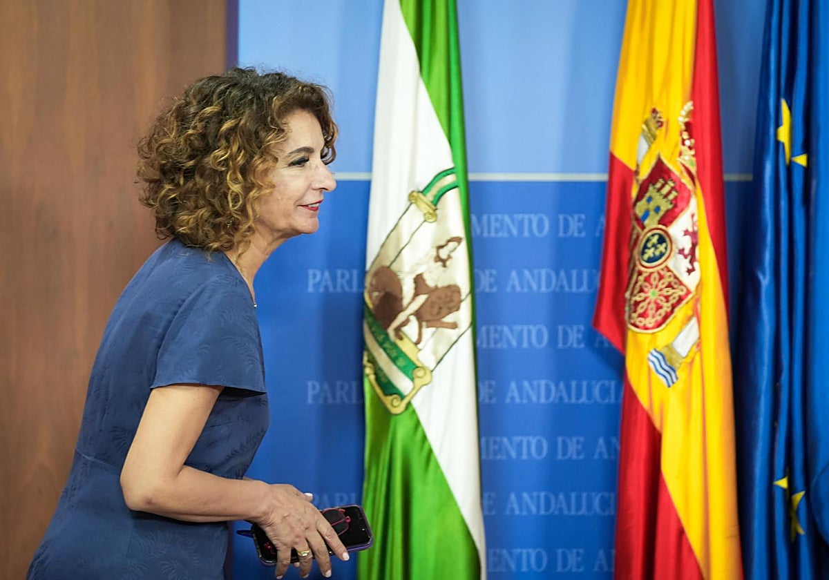 Montero anuncia que tras la unión que exigía el incendio, es el momento ...