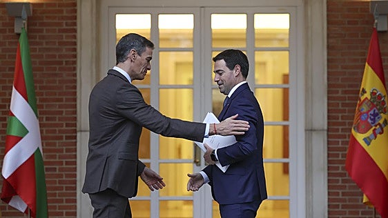 Sánchez cierra 407 millones extra para el País Vasco en ayudas a la dependencia al margen de lo aprobado en el Congreso