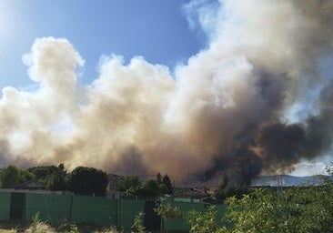Detienen al sospechoso de originar el incendio forestal en Lozoyuela por el que se han desalojado varias viviendas
