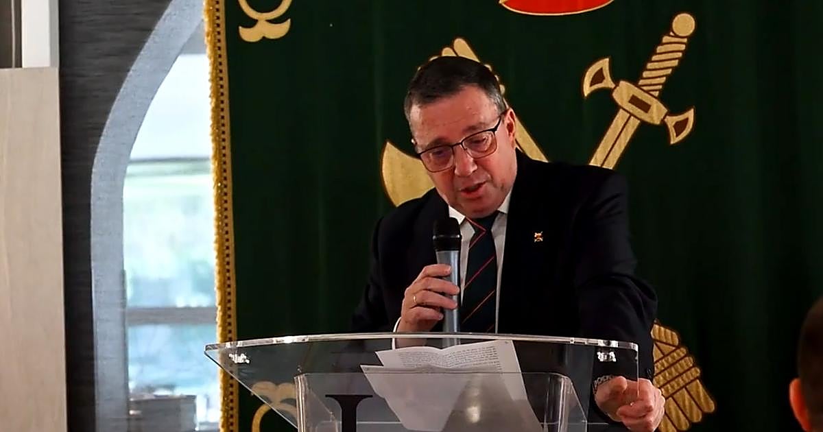 El mando coaccionado, en su discurso de jubilación: «No vendáis vuestra alma al diablo»