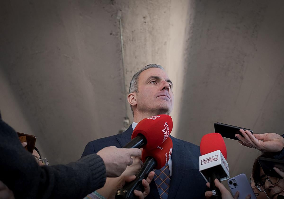 Ortega Smith abandona el Grupo de Vox en el Congreso y acusa a Abascal de «secuestrar» el partido