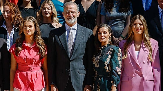 La Princesa Leonor y la Infanta Sofía se suman por sorpresa a una audiencia de los Reyes para revivir sus años en Gales