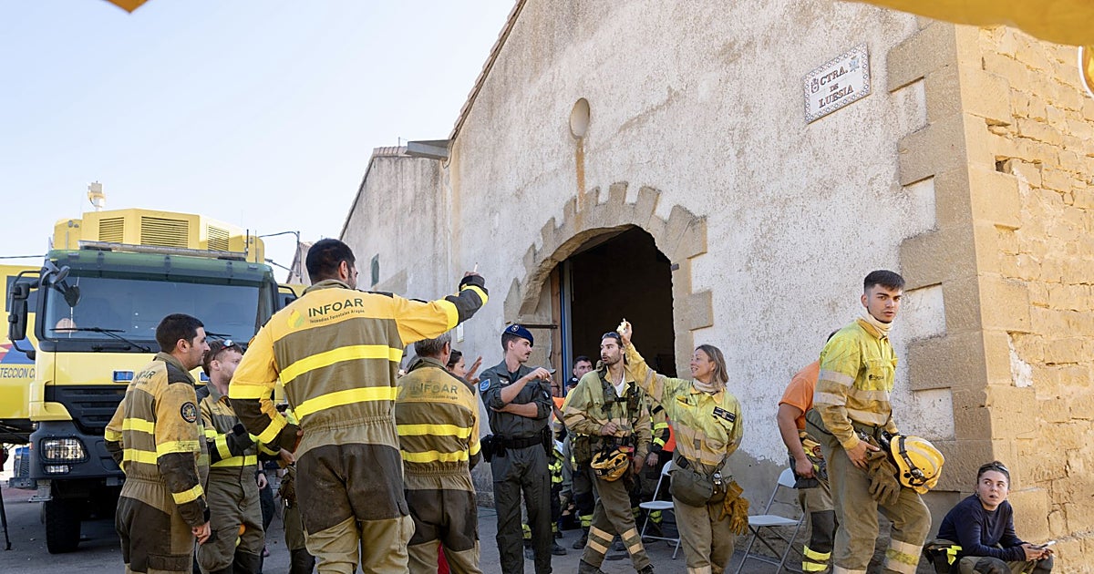 El incendio de Zaragoza acorrala dos pueblos, mantiene en vilo a otros dos y arrasa 12.000 hectáreas